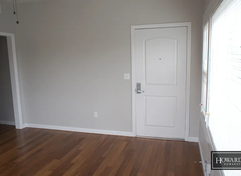 419 E 6TH ST — Photo 16