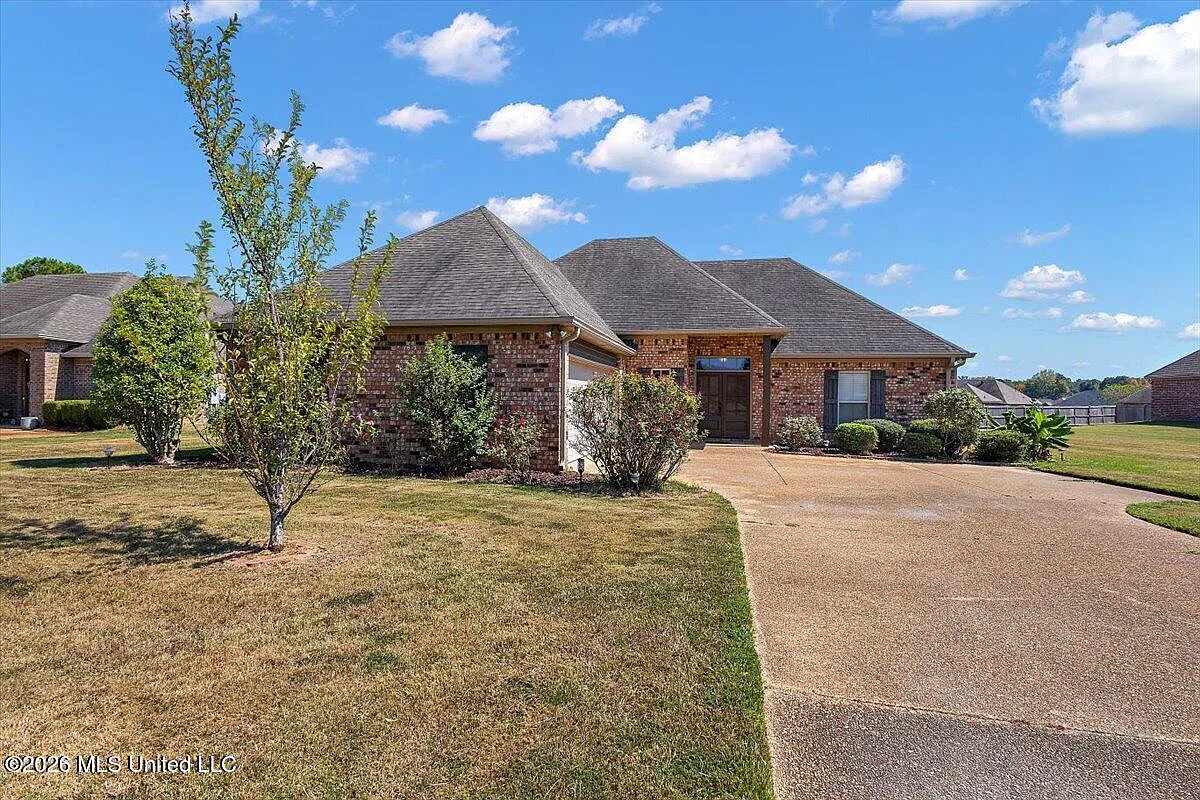 3 bed, 2.0 bath, 1786 sqft, $2,700 — Photo 1