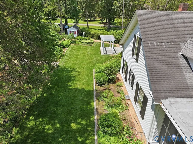 209 Ross Rd — Photo 6