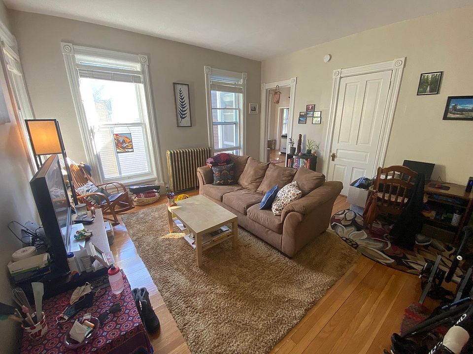 1st image of 556 Ashland Ave APT 4