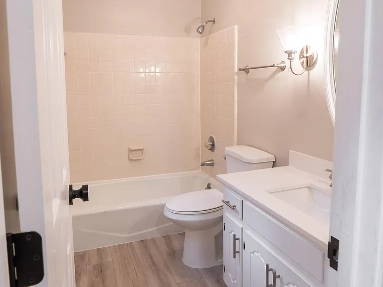 303 Fairfield Ln — Photo 4