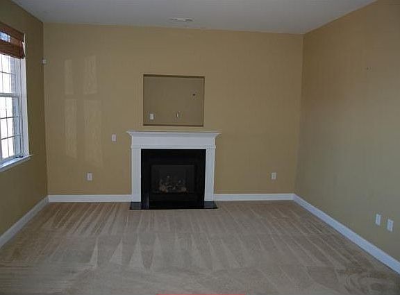 3rd image of 111 Summer Breeze Cir