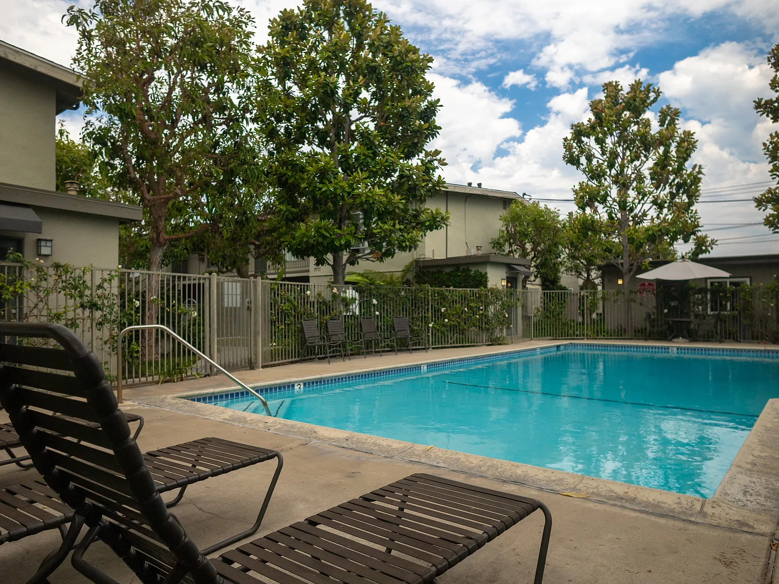 Cris Village Apartments — Photo 4