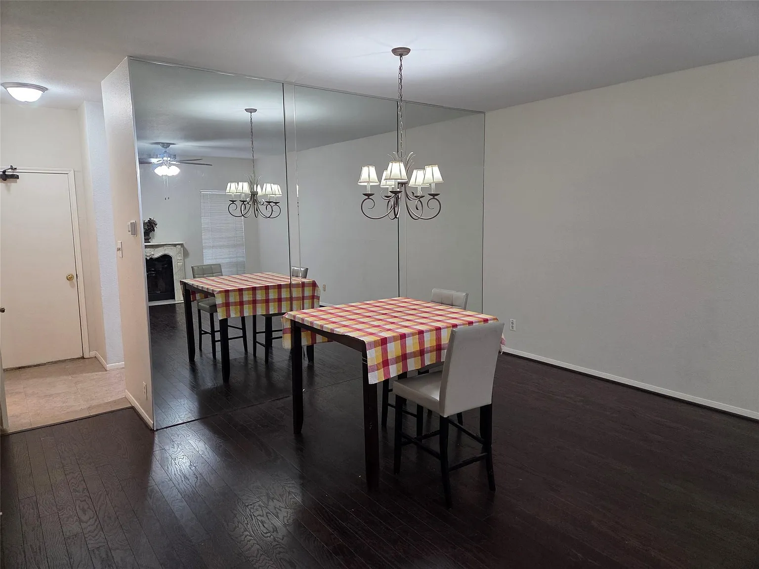 2 bed, 2.5 bath, 1620 sqft, $1,650 — Photo 2
