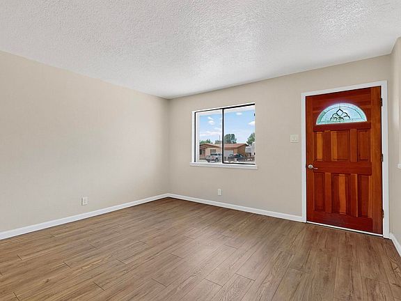 5th image of 612 Sandler Dr NE