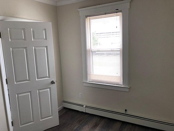 5th image of 214 Pettit Ave Unit 2