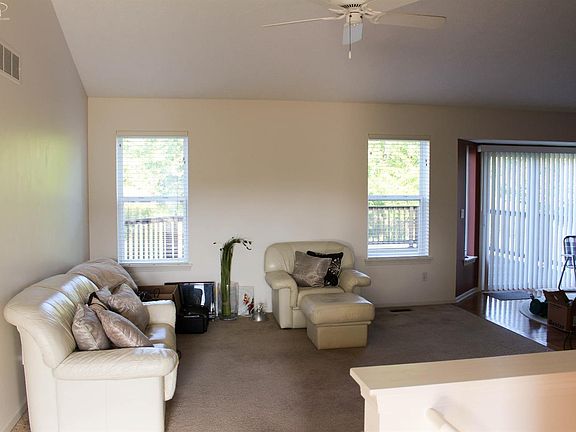 5th image of 205 Sunflower Dr