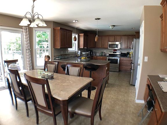 Off kitchen dining
(636) 306-2542