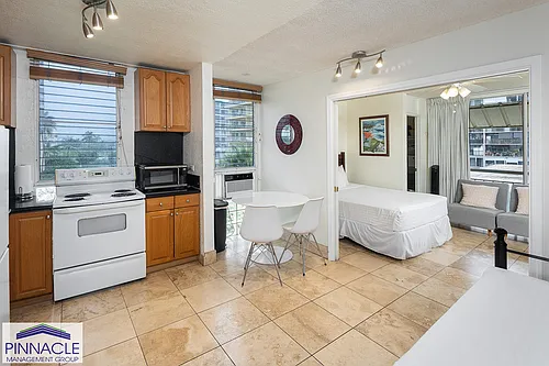 240 Liliuokalani Ave Photo 1