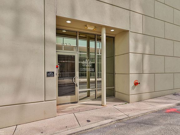 4th image of 818-822 W Hamilton St #302