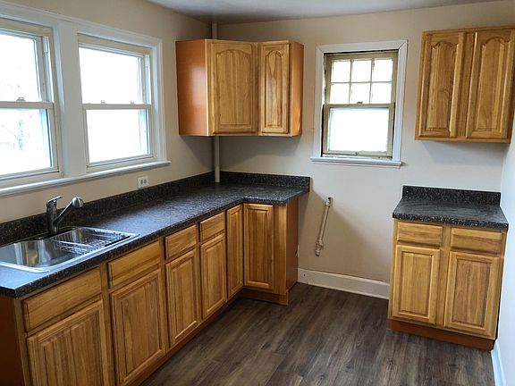 4th image of 3900 Duryea Ave
