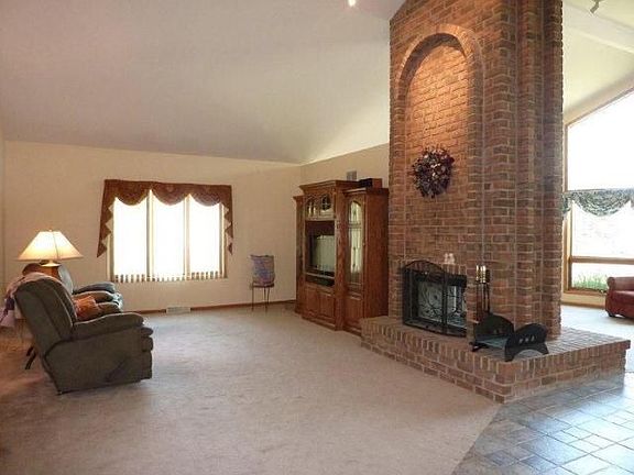 3rd image of 4848 Riverside Rd