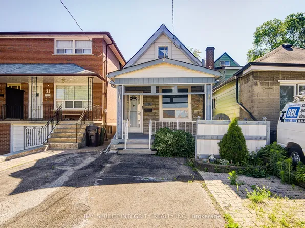 19 Robinson Ave, Toronto, ON M1L 3S8