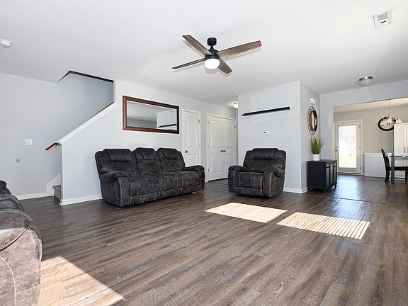 5th image of 414 Hidden Brook Ln
