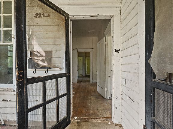 3rd image of 2217 Ross Ave