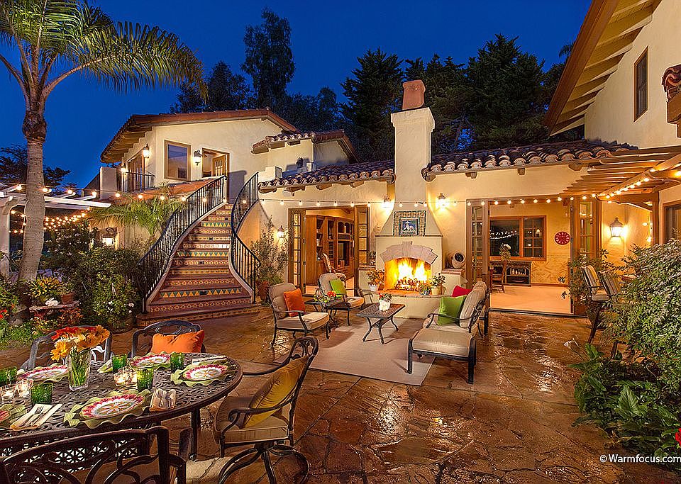 Charming Courtyard