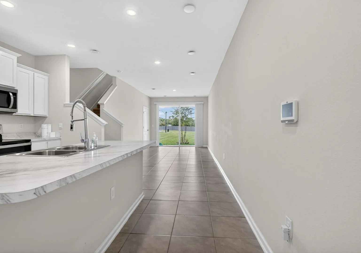 Townhome in Rivergate — Photo 3