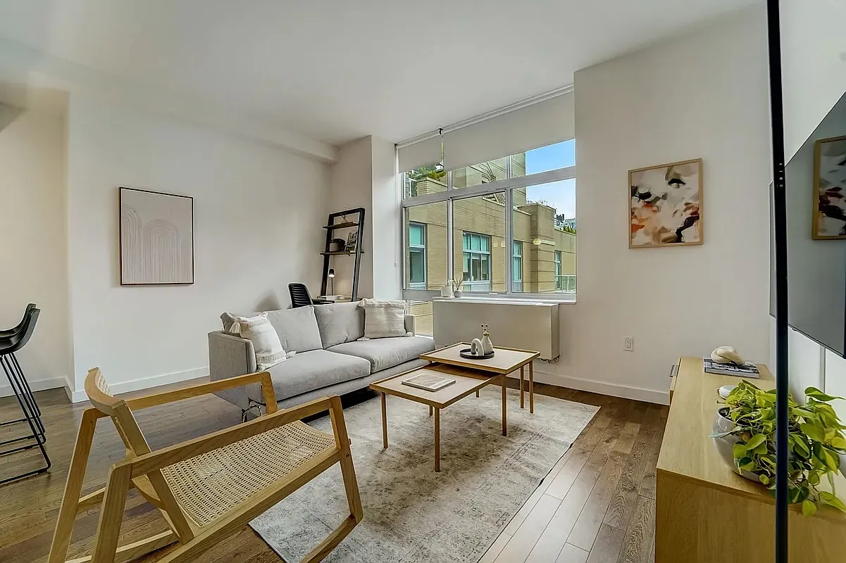 260 West 26th Street — Photo 1