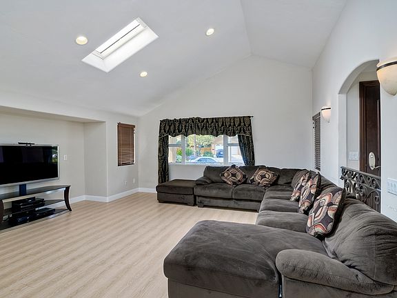 5th image of 17159 Poblado Ct