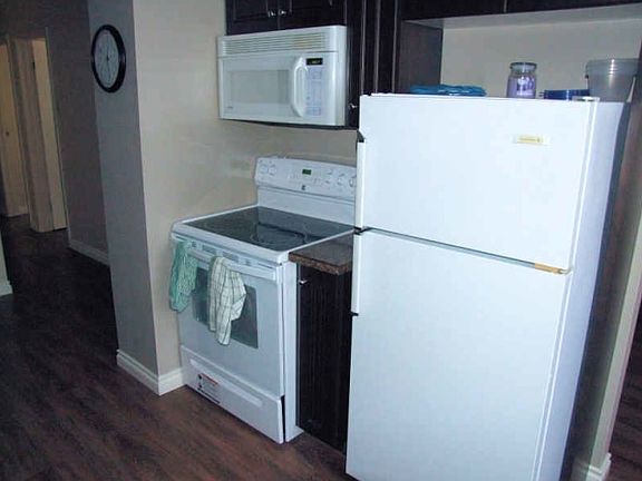4th image of 911 10th St #101