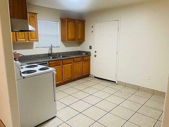 3rd image of 154 El Camino Ave #B