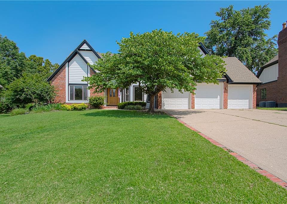 1st image of 2452 NW Valley View Dr