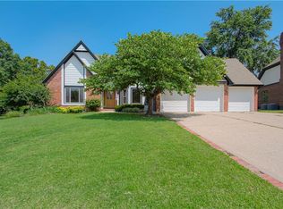 2452 NW Valley View Dr, Lees Summit, MO 64081