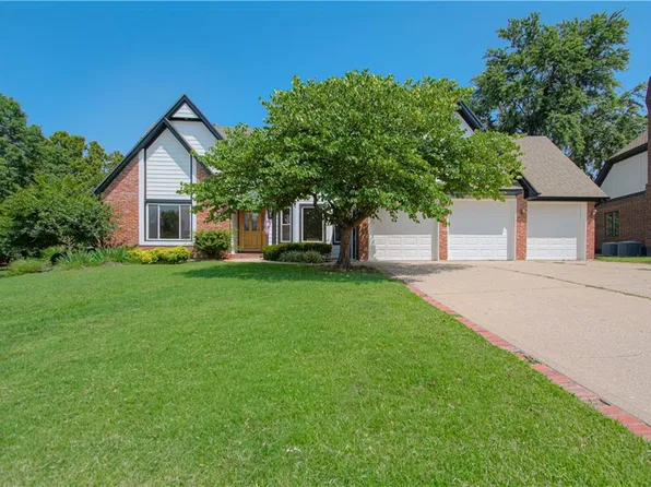 2452 NW Valley View Dr, Lees Summit, MO 64081