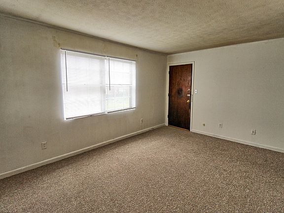 5th image of 649 Lovedale Dr