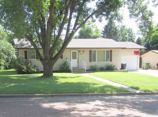 1814 B Ave NE, Watertown, SD 57201