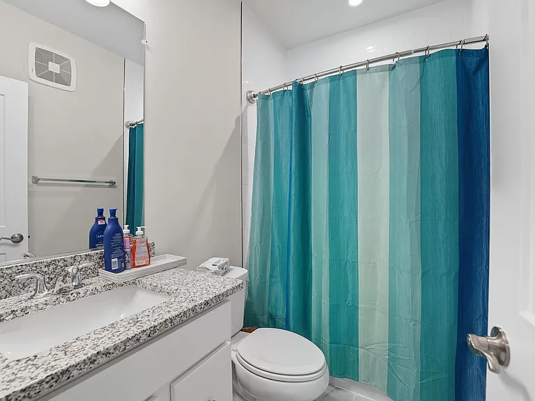 707 Thomas Ln #A — Photo 15