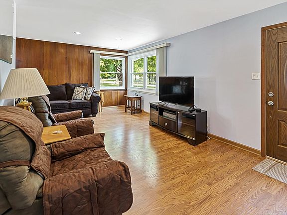 5th image of 128 Pamela Dr