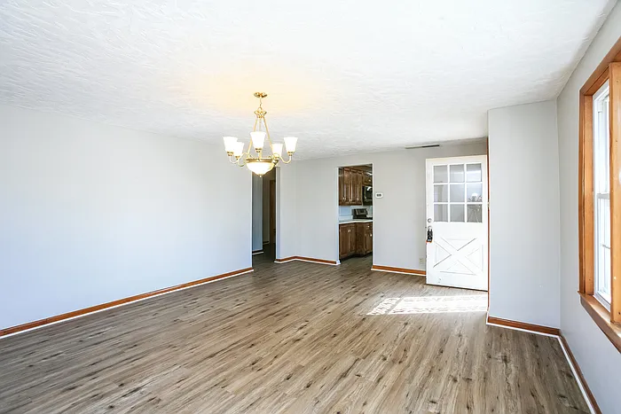 3 bed, 1.5 bath, 1649 sqft, $1,745 — Photo 3