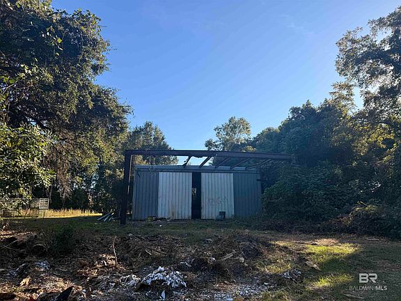 3rd image of 919 N Hickory St