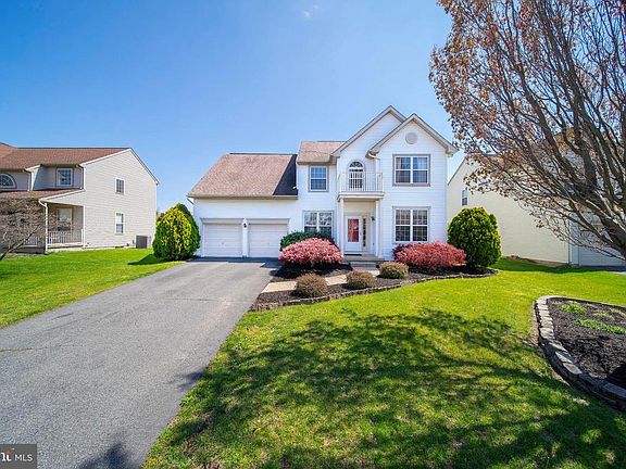 2nd image of 17 Forsythia Ln