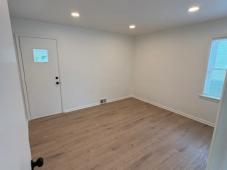 9609 Alexander Rd — Photo 9