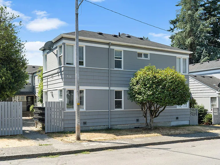 Lawton Apartments — Photo 23