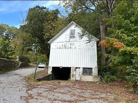 5th image of 86 Main St