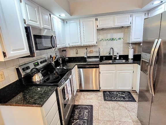 4th image of 725 Herndon Woods Ct