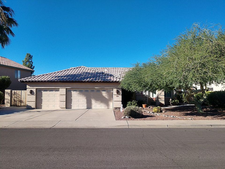 3 car garage with RV gate