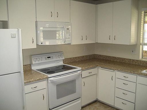 2nd image of 8106 Village 8