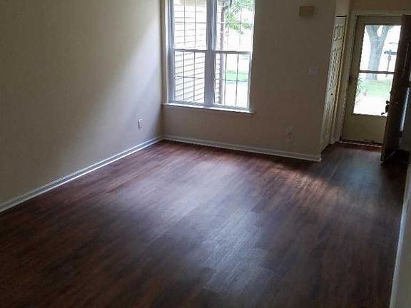 3rd image of 125 Parkview Way