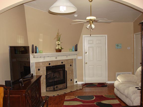 2nd image of 905 Piedmont Pl Unit 3