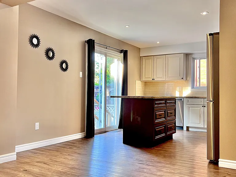71 Trillium Cres — Photo 11