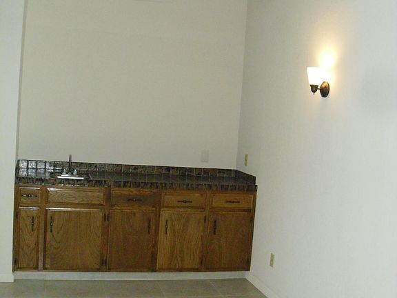 3rd image of 389 W Warner Ave