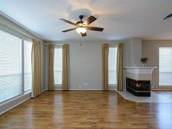 3rd image of 3928 Creek Crossing Dr