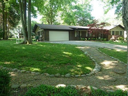 3rd image of 6732 Bonneville Dr