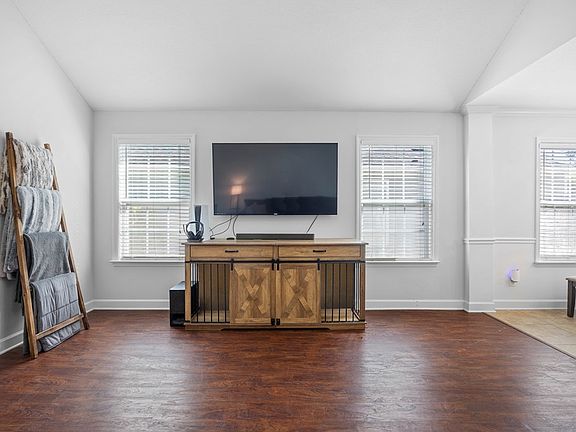 5th image of 5006 Greyfield Pl N