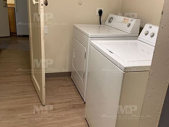 5th image of 622 1/2 S Loomis Ave