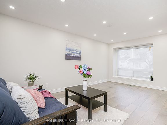 3rd image of 15 Heatherside Ct